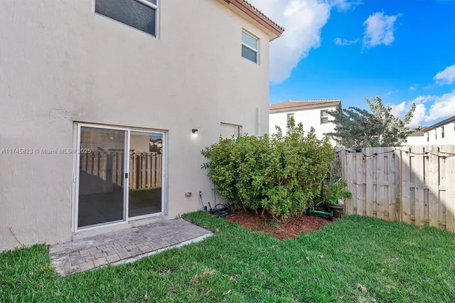 a view of back yard of the house