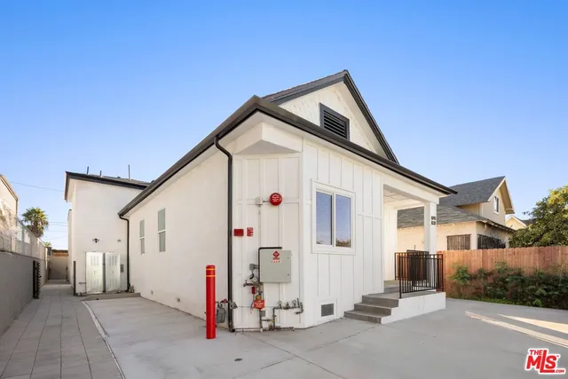 a view of a house with garage