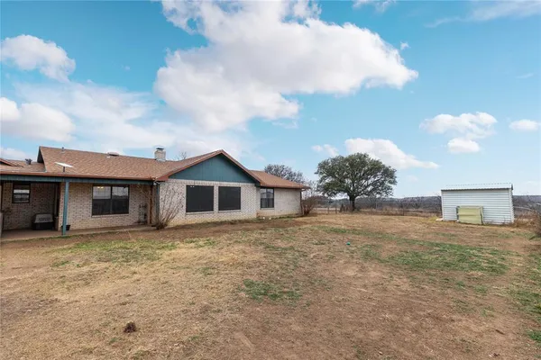 a view of a house with a backyard