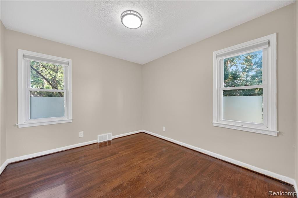 15151 Merriman Road Livonia, MI 48154 - Photo 22 of 38 Gallery Image 22