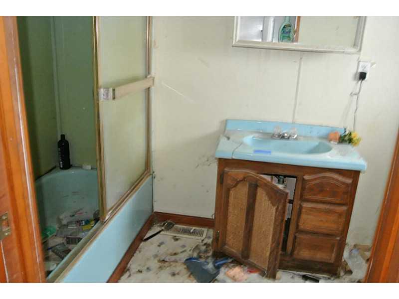 719 Seven Hills Road Chicora, PA 16025 - Photo 8 of 8 Full Bath.