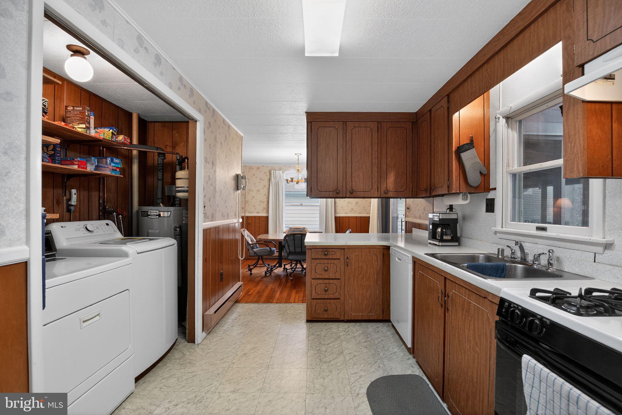 6070 Hill Road St. Leonard, MD 20685 - Photo 12 of 38 Kitchen
