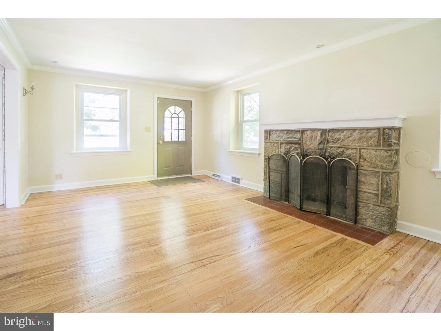101 Berkeley Road Glenside, PA 19038 - Photo 2 of 20 Living Room