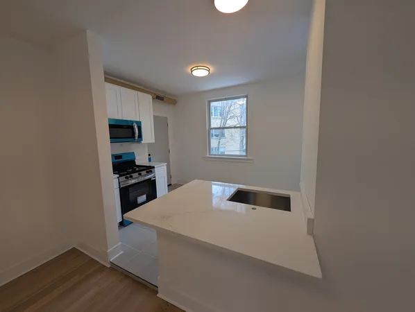 $2,200 | 1522 West Ardmore Avenue, Unit 2W, Chicago, IL 60660