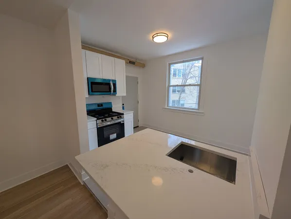 $2,200 | 1522 West Ardmore Avenue, Unit 2W, Chicago, IL 60660