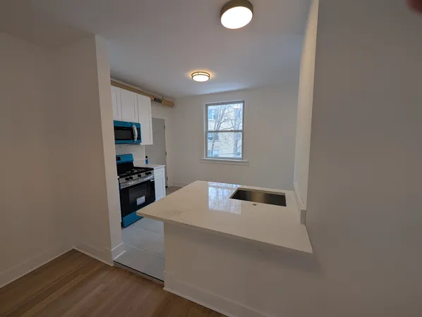 $2,200 | 1522 West Ardmore Avenue, Unit 2W, Chicago, IL 60660
