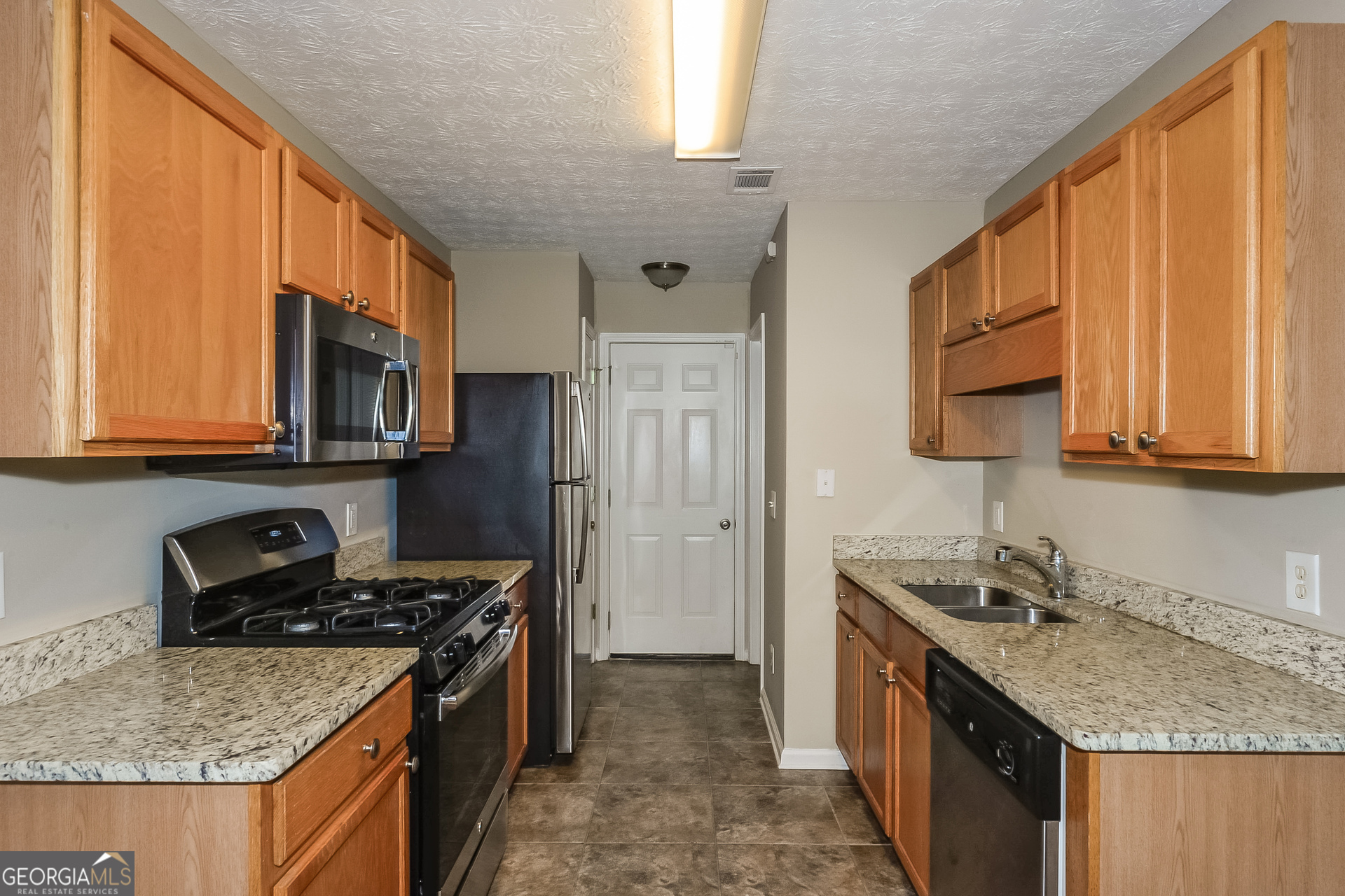 815 Lakeside Circle Covington, GA 30016 - Photo 5 of 17