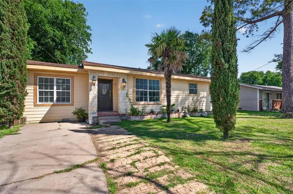 $199,900 | 604 Graham Street, Cleburne, TX 76033