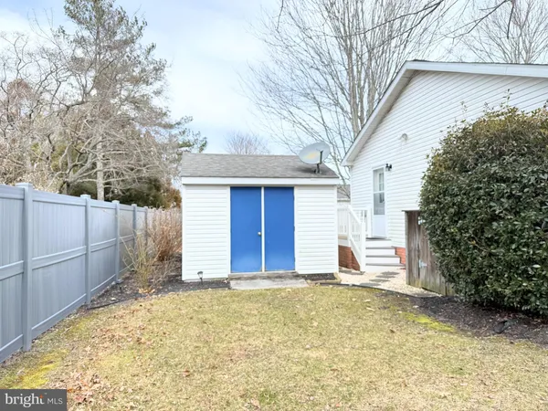 a view of house with backyard and trees