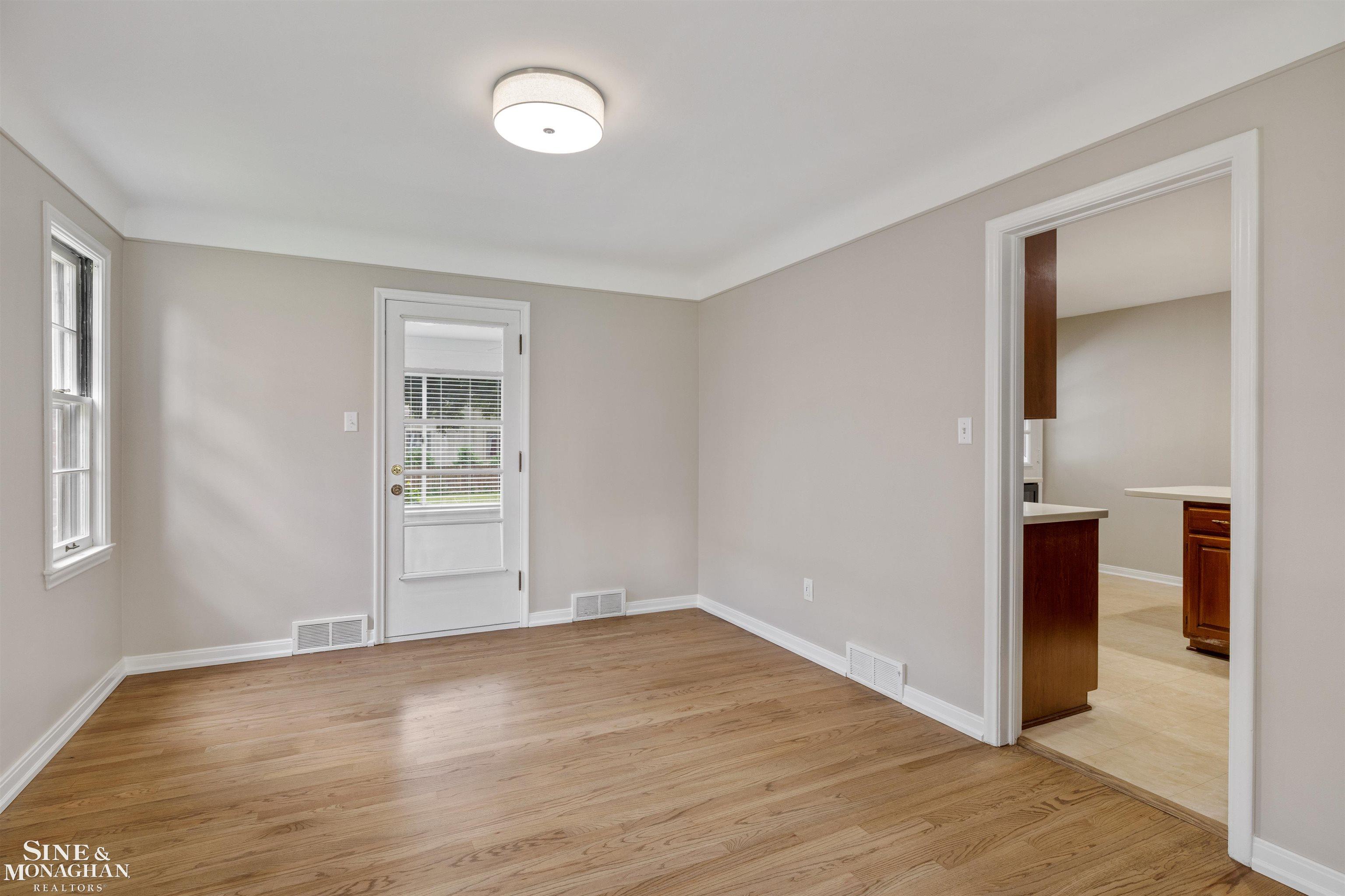581 Hampton Road Grosse Pointe Woods, MI 48236 - Photo 11 of 60