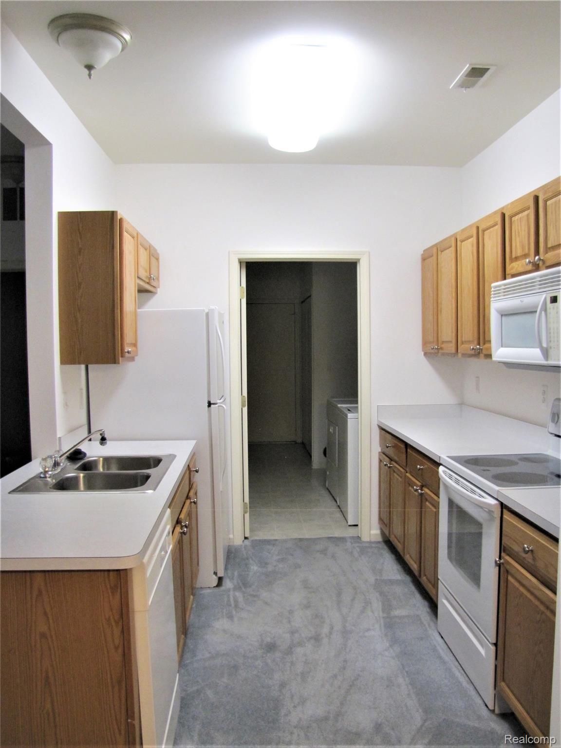 11852 Farmington Road Livonia, MI 48150 - Photo 6 of 25 Farmington long kitchen view new.JPG