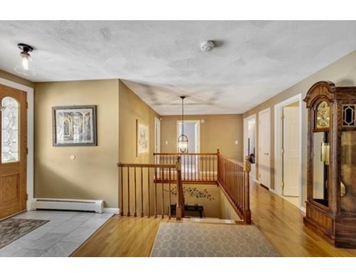 8 Briarwood Road Woburn, MA 01801 - Photo 4 of 30