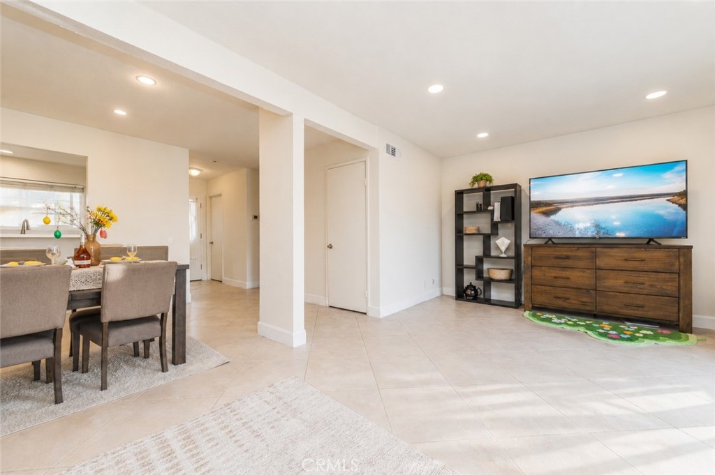 47 Fox, Unit 27 Irvine, CA 92614 - Photo 7 of 32