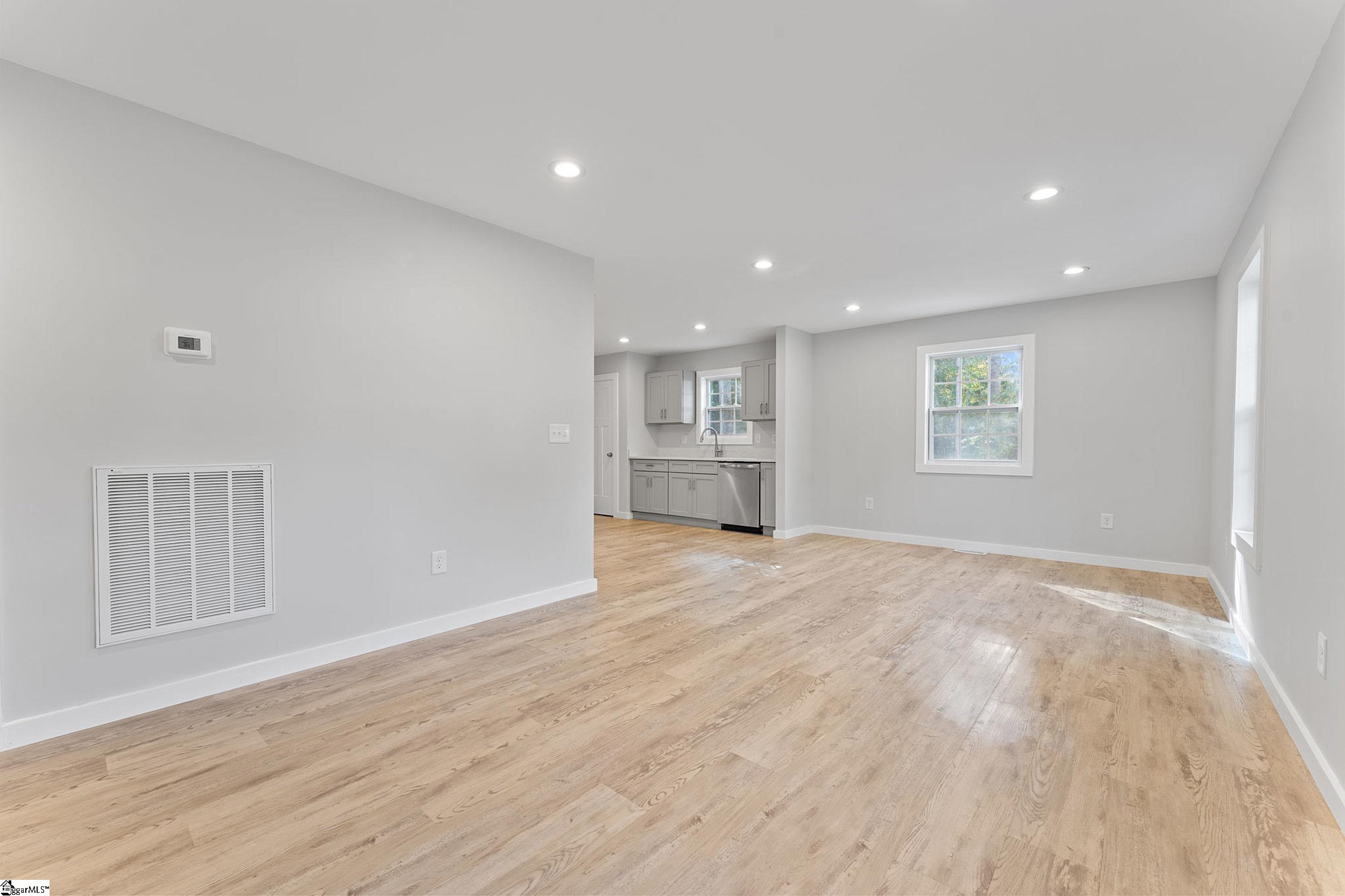 420 Fox Valley Road Anderson, SC 29621 - Photo 8 of 44 Gallery Image 8