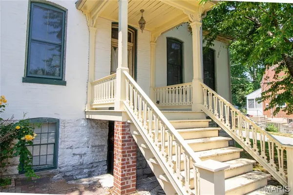 $995 | 929 North 3rd Street, Unit 3, St. Charles, MO 63301