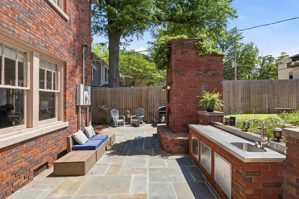 $649,000 | 1499 Harbert Avenue, Memphis, TN 38104