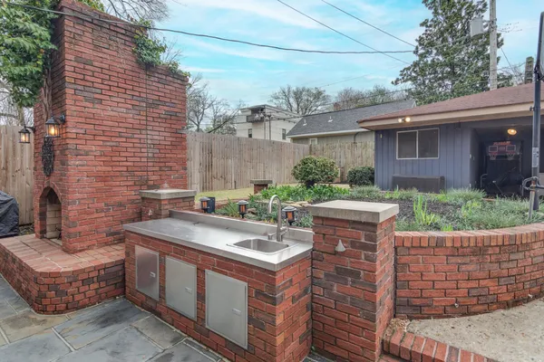 $695,000 | 1499 Harbert Avenue, Memphis, TN 38104