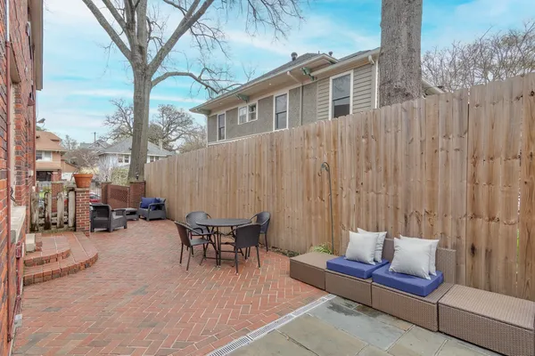$695,000 | 1499 Harbert Avenue, Memphis, TN 38104