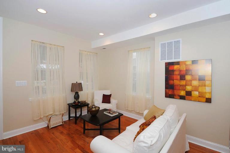 513 Rittenhouse Street Northwest Washington, DC 20011 - Photo 2 of 15 Living Room