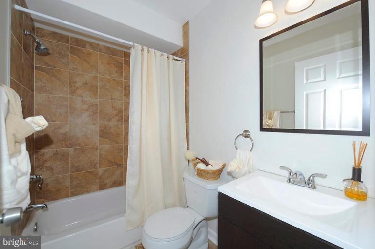 513 Rittenhouse Street Northwest Washington, DC 20011 - Photo 12 of 15 Bath #3