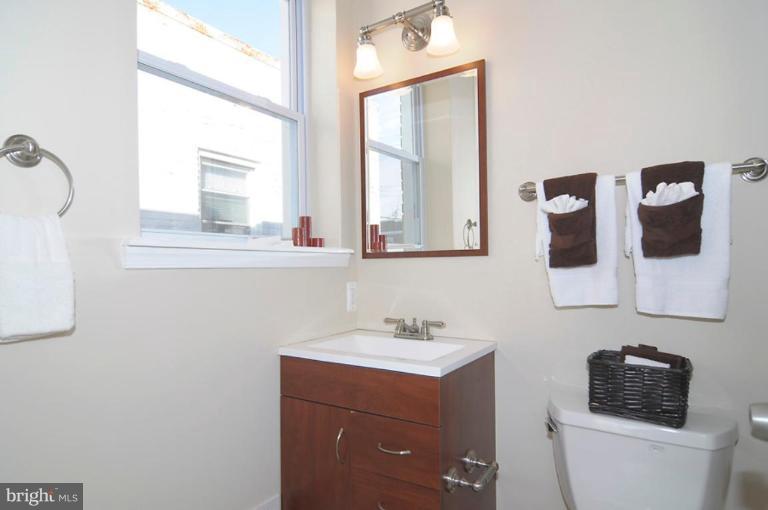 513 Rittenhouse Street Northwest Washington, DC 20011 - Photo 3 of 15 Master Bath