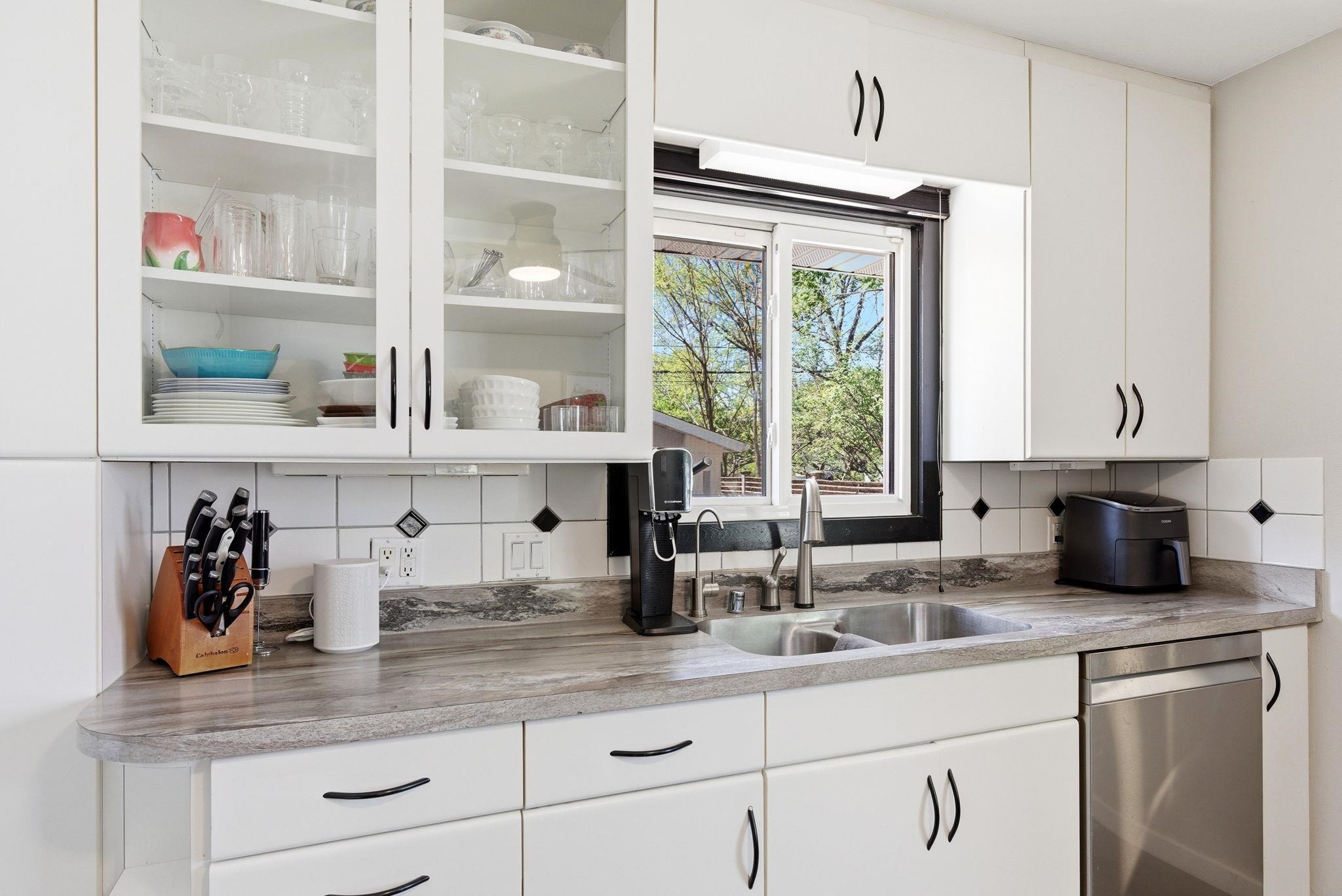 1821 Manley Street Madison, WI 53704 - Photo 4 of 48