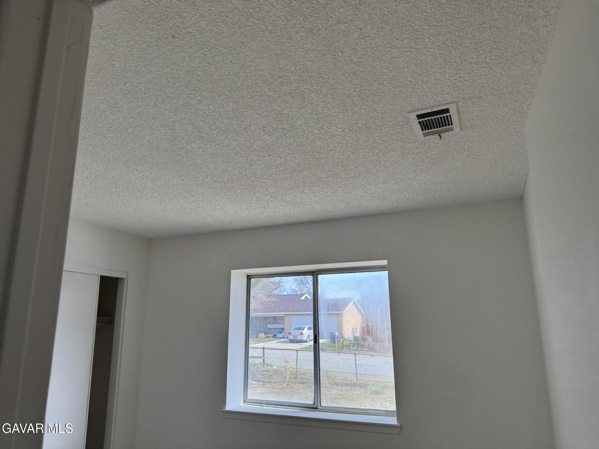 39457 Frontier Circus Street Palmdale, CA 93591 - Photo 4 of 37 IMG_6387