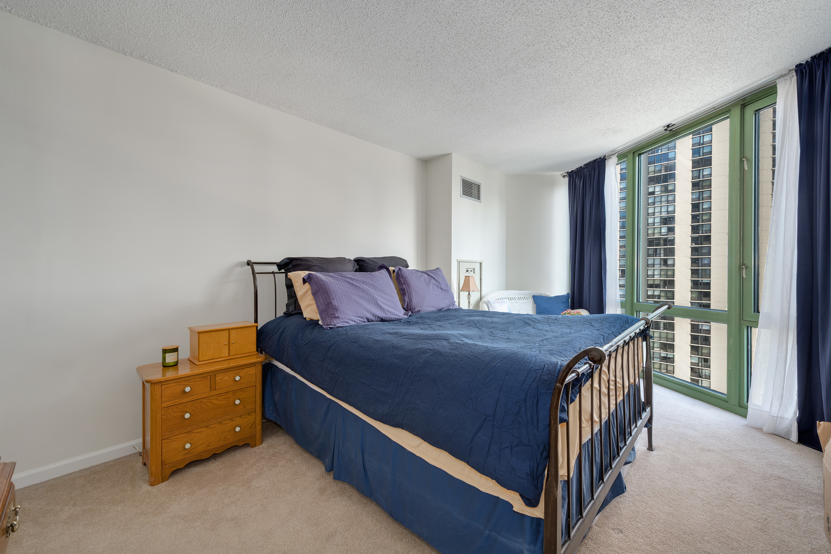 111 West Maple Street, Unit 1601 Chicago, IL 60610 - Photo 17 of 24 a bed sitting in a bedroom next to a window