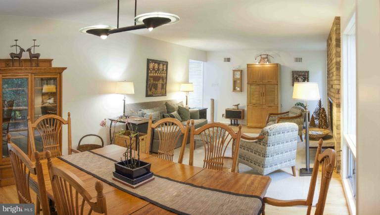 2512 Trophy Lane Reston, VA 20191 - Photo 13 of 16 Living Room