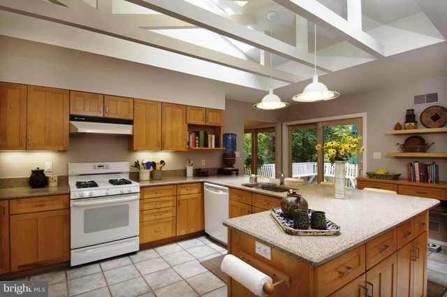 2512 Trophy Lane Reston, VA 20191 - Photo 3 of 16 Kitchen