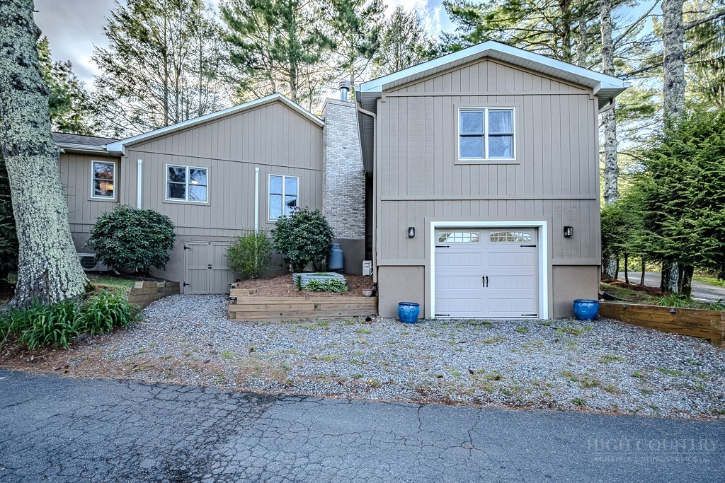 88 Trillium Road Newland, NC 28657 - Photo 40 of 44 a view of a house with a yard and plants