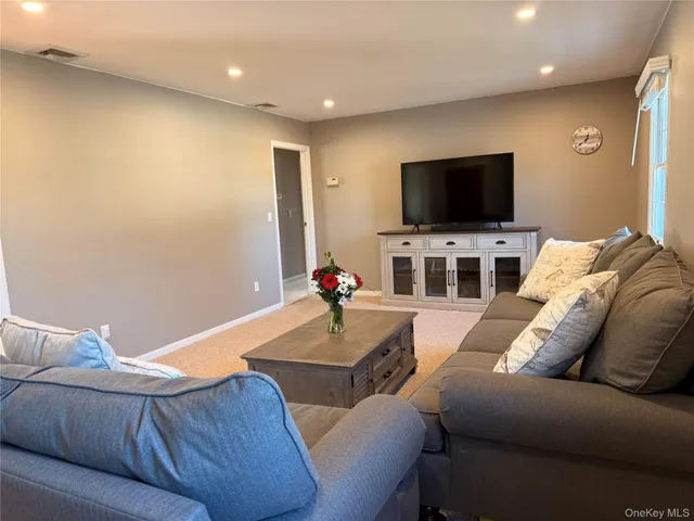 $699,000 | 10 Armell Street, Huntington Station, NY 11746