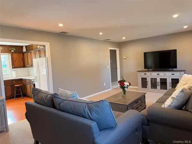 $699,000 | 10 Armell Street, Huntington Station, NY 11746