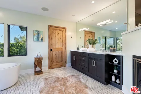 $4,595,000 | 2841 Montcalm Avenue, Los Angeles, CA 90046