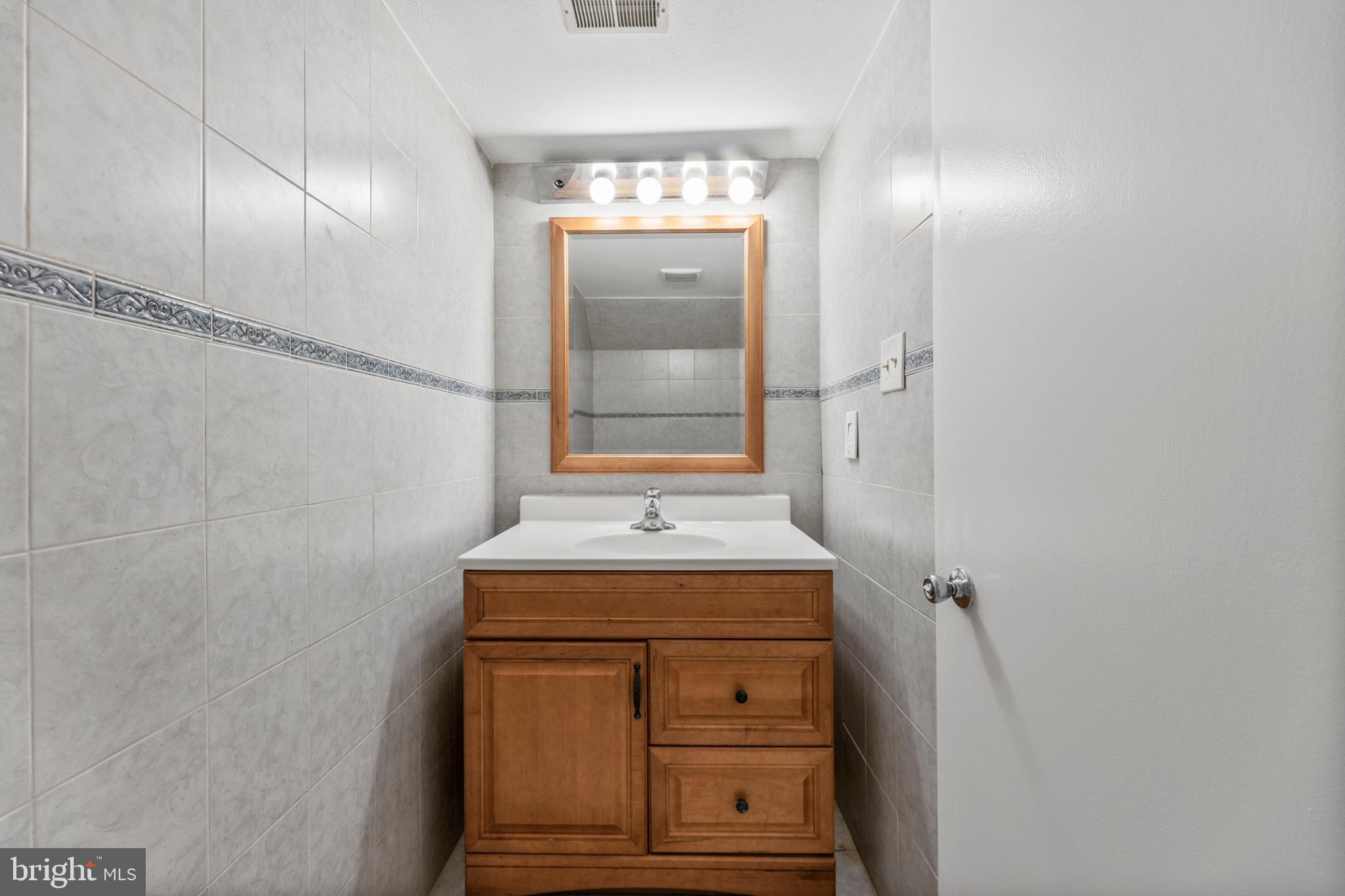 9052 Centerway Road Gaithersburg, MD 20879 - Photo 9 of 32