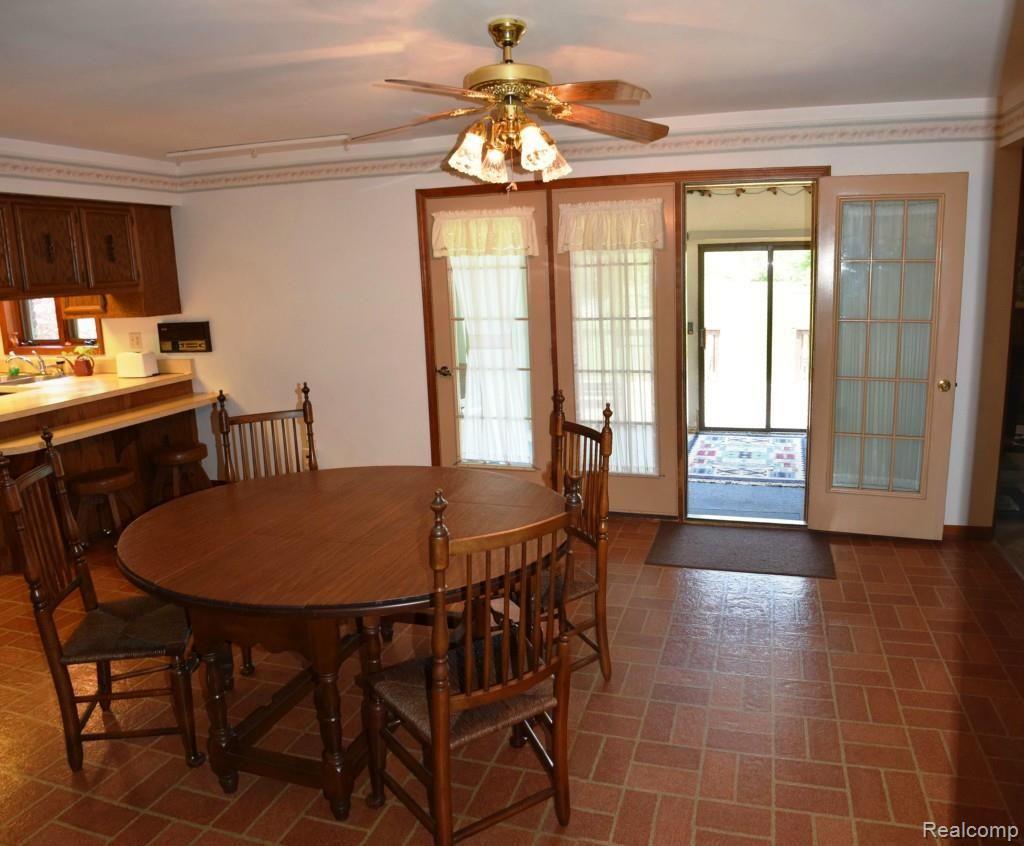 50050 Sass Road New Baltimore, MI 48047 - Photo 18 of 32 17 dining.jpg
