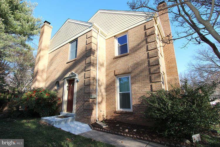 11525 Pine Cone Court Reston, VA 20191 - Photo 1 of 30 a front view of house with yard