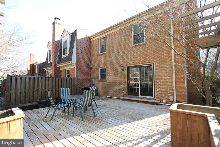 11525 Pine Cone Court Reston, VA 20191 - Photo 28 of 30 a outdoor view with a sitting space