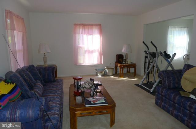 9301 Brandywine Road Clinton, MD 20735 - Photo 2 of 7 Living Room