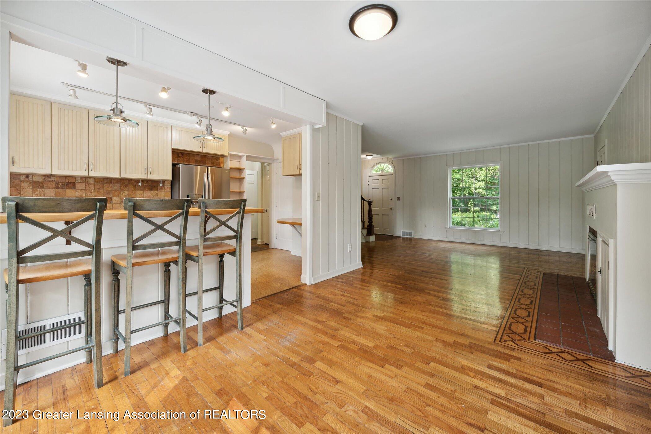 4723 Woodcraft Road Okemos, MI 48864 - Photo 14 of 33 Breakfast Bar
