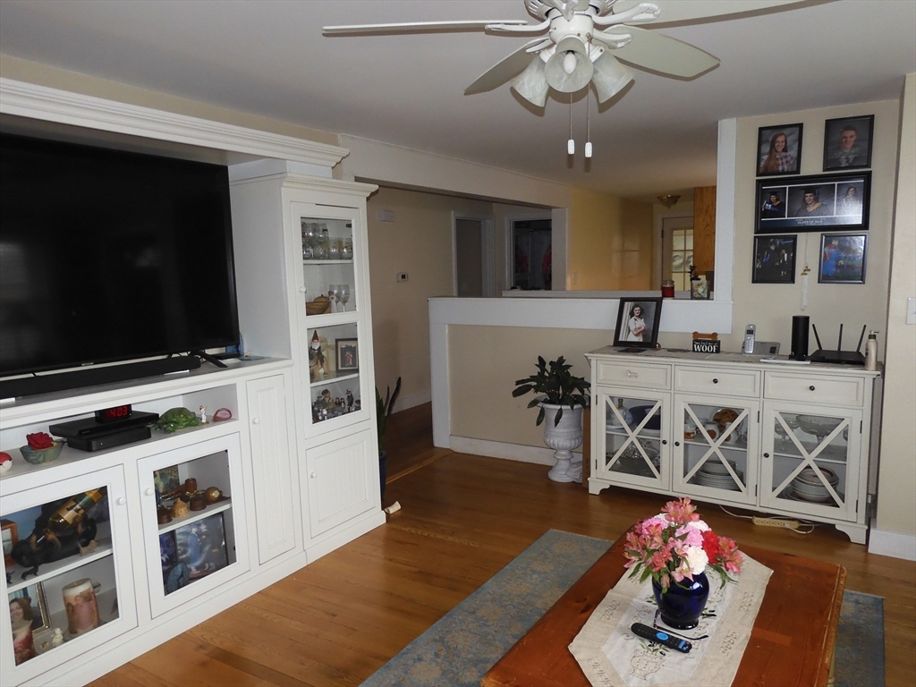 15 Anthony Street Methuen, MA 01844 - Photo 4 of 28