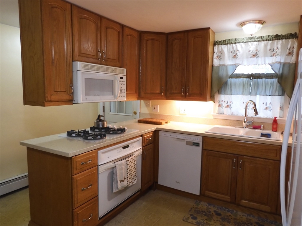 15 Anthony Street Methuen, MA 01844 - Photo 7 of 28
