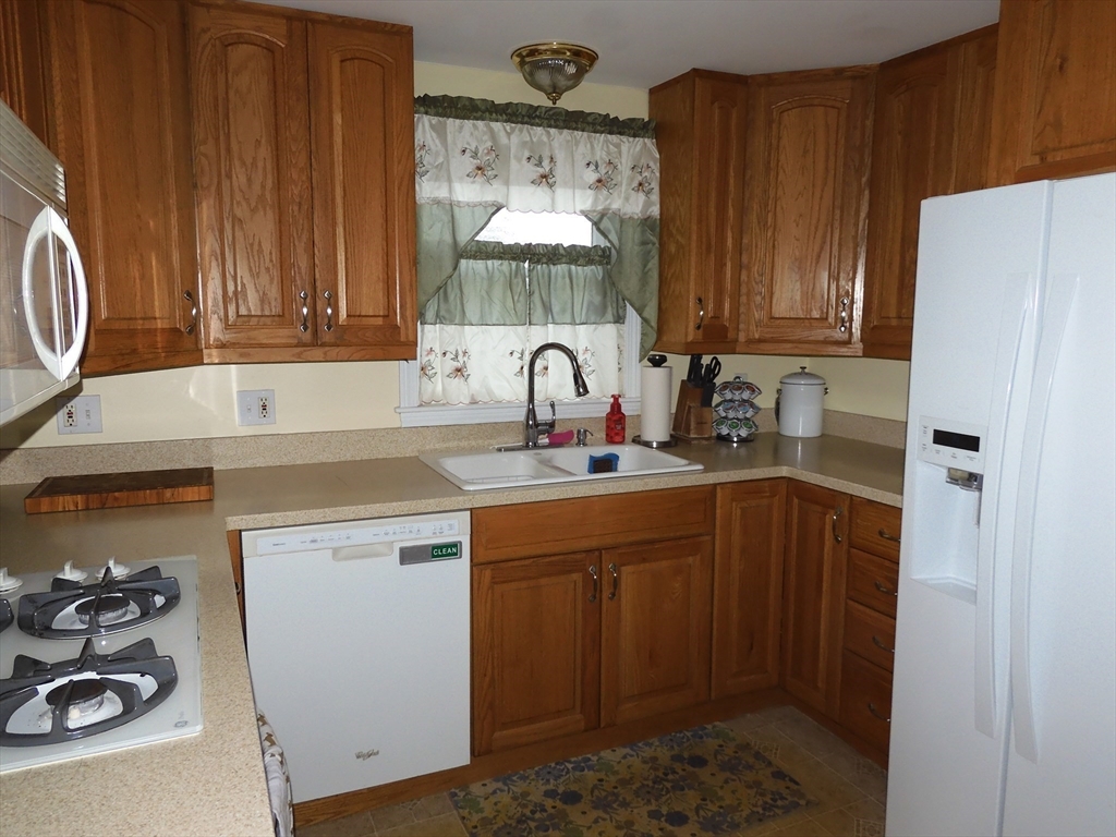 15 Anthony Street Methuen, MA 01844 - Photo 9 of 28