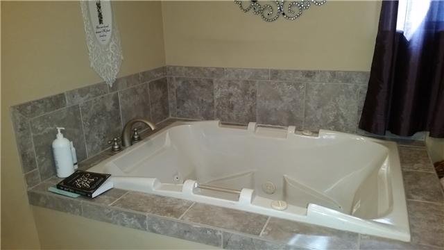 2731 Cedar Grove Road Lebanon, TN 37087 - Photo 4 of 20 What a great JACUZZI TUB...all a person needs is a great book and candles.