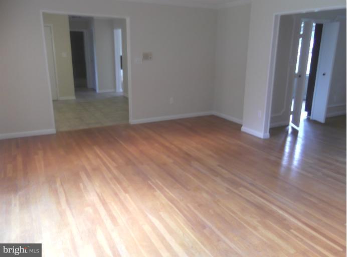 14808 Flintstone Lane Silver Spring, MD 20905 - Photo 19 of 29 Living Room