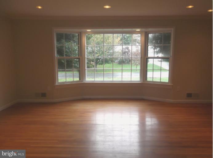 14808 Flintstone Lane Silver Spring, MD 20905 - Photo 26 of 29 Living Room