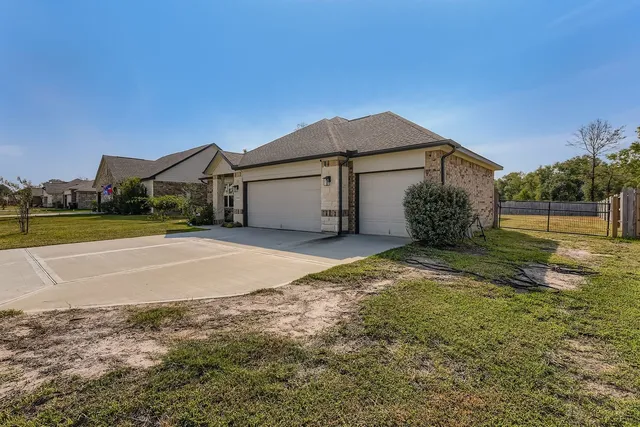 $319,000 | 12243 North Chestnut Hls Drive, Conroe, TX 77303