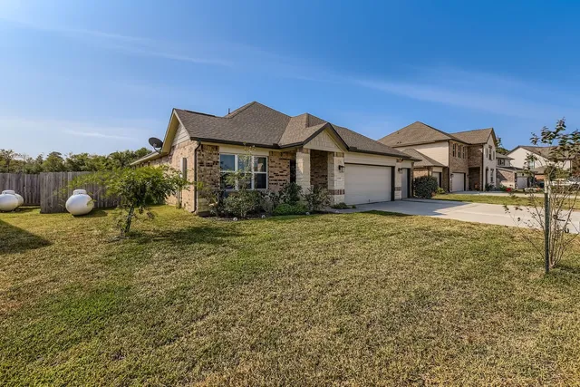 $319,000 | 12243 North Chestnut Hls Drive, Conroe, TX 77303