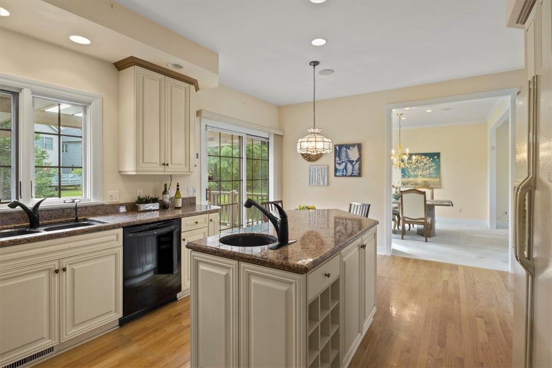 725 Mariner Circle Webster, NY 14580 - Photo 14 of 40