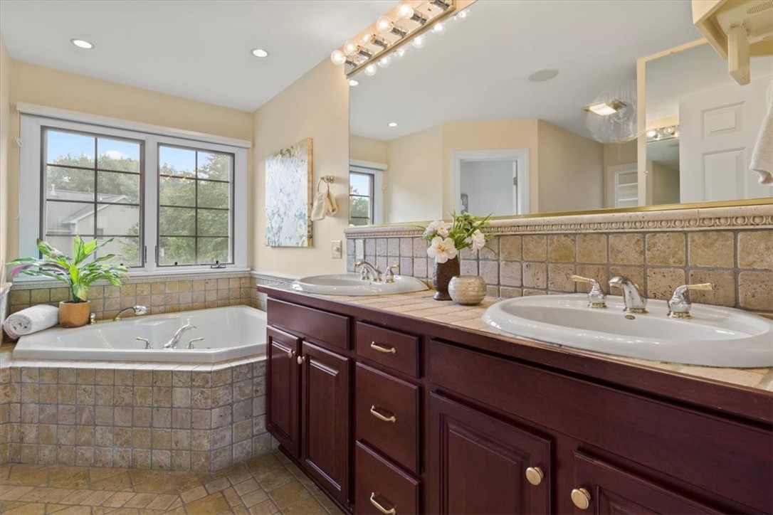 725 Mariner Circle Webster, NY 14580 - Photo 28 of 40